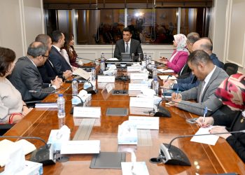 وزير الصناعة يبحث مع شركة نيسان للسيارات خطط الشركة للتوسع بالسوق المصري والتصدير للأسواق الإفريقية