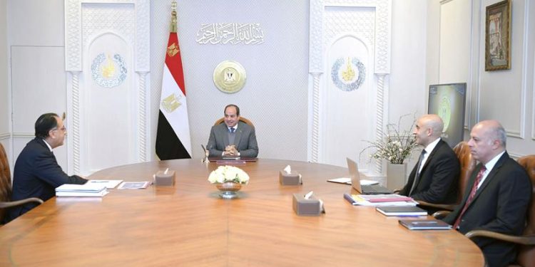الرئيس السيسي يجتمع مع رئيس الوزراء ووزير التربية والتعليم