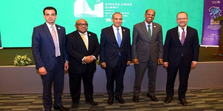 وزير الخارجية يلتقي رئيس مفوضية الاتحاد الأفريقي على هامش قمة الاتحاد الأفريقي