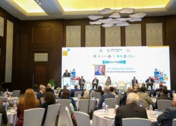 وزير قطاع الأعمال يستعرض فرصا واعدة للشراكة والاستثمار  والتوسع الخارجي لشركات المقاولات التابعة