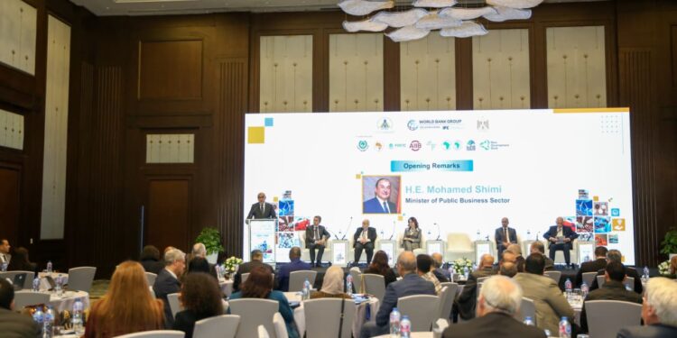 وزير قطاع الأعمال يستعرض فرصا واعدة للشراكة والاستثمار والتوسع الخارجي لشركات المقاولات التابعة