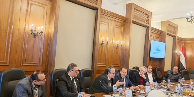 رجال أعمال إسكندرية وتنمية المشروعات يبحثان الخدمات المالية وغير المالية المقدمة للقطاع التجاري والصناعي