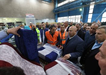 وزير النقل يتفقد ورش كوم أبو راضي ومصنع كولواي مصر ويشارك العاملين إفطار رمضان