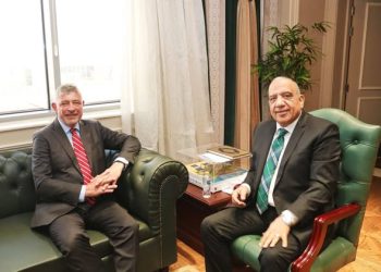 وزير الكهرباء يستقبل سفير الدنمارك بالقاهرة لبحث التعاون في الطاقة المتجددة