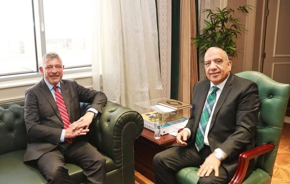 وزير الكهرباء يستقبل سفير الدنمارك بالقاهرة لبحث التعاون في الطاقة المتجددة