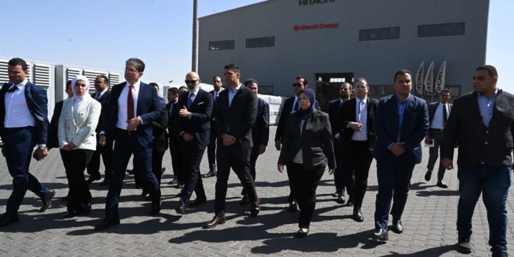 ︎وزير الصناعة يتفقد مصنعين متخصصين في الصناعات الهندسية والغذائية بمدينة العاشر من رمضان