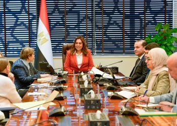 وزيرة التنمية المحلية تبحث مع وفد جمعية محبي الأشجار التعاون في تشجير عدد من المحاور بالأحياء