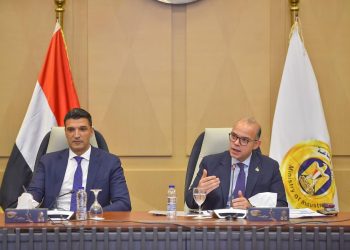 وزيرا الاستثمار والتجارة الخارجية والصناعة يعقدان اجتماعاً موسعاً مع كافة المجالس التصديرية