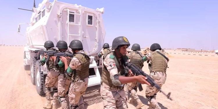 الرئيس الصومالى ووزير الدفاع يشهدان اصطفاف القوات المصرية المشاركة ببعثة الاتحاد الأفريقى