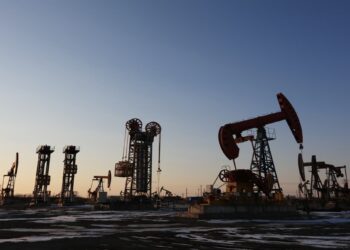 ارتفاع أسعار النفط مدعومة بتصاعد التوترات بين الولايات المتحدة وإيران