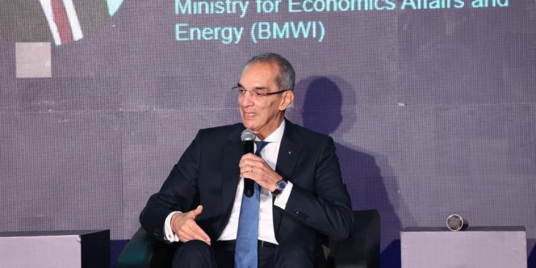 وزير الاتصالات: التحول الرقمي وسيلة لتحسين الخدمات الحكومية وتبسيط الإجراءات