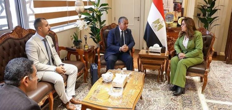 وزيرة التنمية تبحث مع وفد الهيئة العربية للتصنيع مشروعات البنية التحتية لمنظومة المخلفات الصلبة بالمحافظات