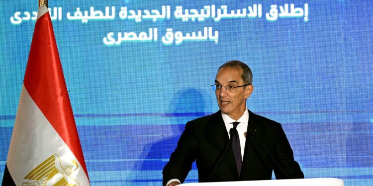 وزير الاتصالات: قطاعنا أصبح إنتاجيًا وخدميًا وصفقة الـ 5G شهادة استقرار للاقتصاد