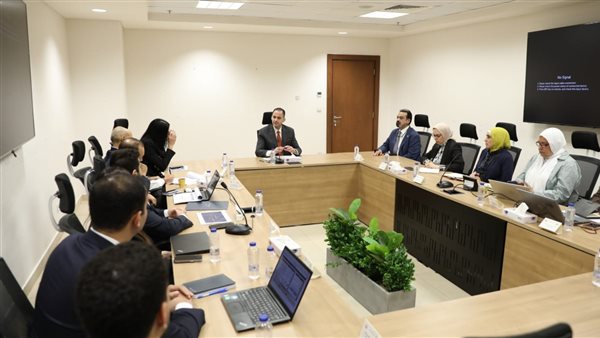 نائب وزير الصحة يبحث مع «صندوق مصر السيادي» آليات التعاون في تطوير الرعاية الصحية