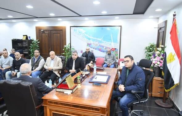 وزير الإسكان يتابع موقف تنفيذ المشروعات التنموية فى “سملا وعلم الروم” ومدينة رأس الحكمة