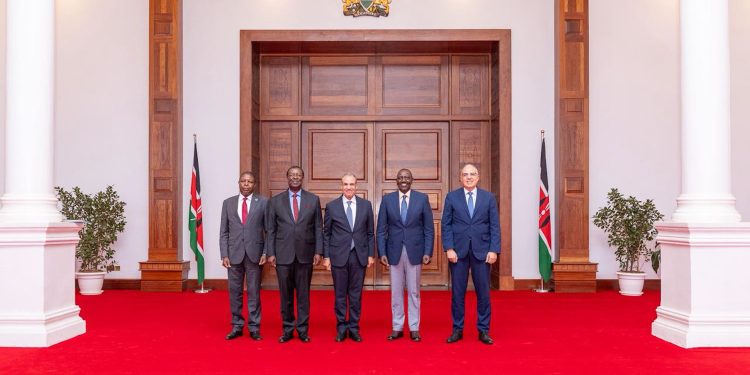وزير الخارجية ووزير الموارد المائية والري يلتقيان رئيس جمهورية كينيا