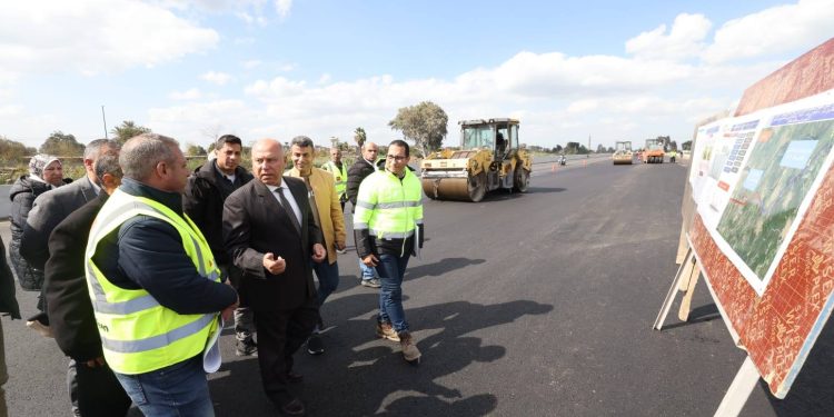 وزير النقل يتفقد طريق حر شرق الرياح بين بنها والمنصورة بطول 73 كم