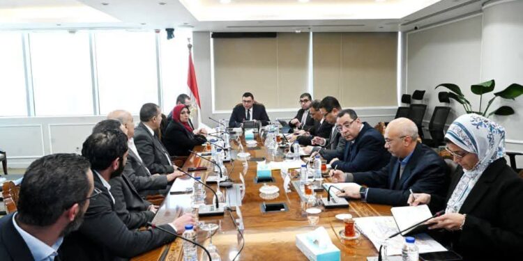 وزير الإسكان يلتقي مسئولي شركة HDP ضمن سلسلة اجتماعات متابعة موقف مبيعات وتسويق المشروعات بالمدن الجديدة