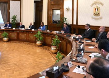 رئيس الوزراء يترأس أول اجتماع لمجلس المحافظين بعد تشكيله الجديد