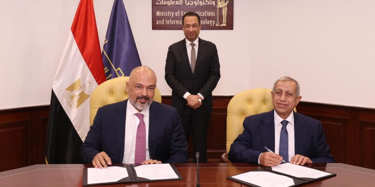 وزير الاتصالات يُطلق شراكة استراتيجية لتجهيز مختبرات اتصالات متطورة في 4 فروع