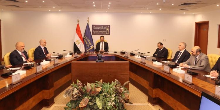 اتفاقيات جديدة لتطوير خدمات المحمول في مصر برعاية وزير الاتصالات