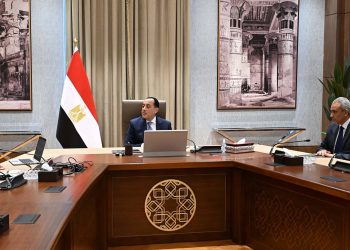 رئيس الوزراء يستعرض محاور عمل وزارة الاتصالات خلال الفترة المقبلة