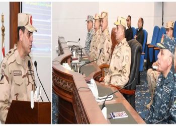 وزير الدفاع يلتقى مقاتلى القوات البحرية والمنطقة الشمالية العسكرية ويشاركهم تناول وجبة الإفطار