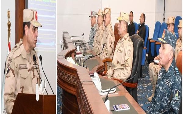 وزير الدفاع يلتقى مقاتلى القوات البحرية والمنطقة الشمالية العسكرية ويشاركهم تناول وجبة الإفطار