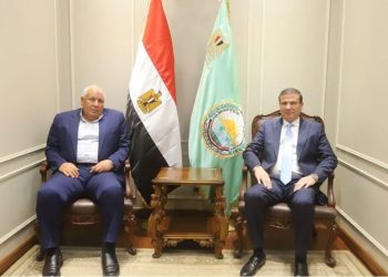 وزير الزراعة ومحافظ مطروح يبحثان تعزيز التنمية الزراعية والإنتاج الحيواني بالمحافظة