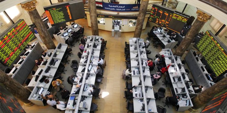 هبوط المؤشر الرئيسي للبورصة المصرية بمستهل تعاملات الأحد تحت ضغط أسهم قيادية”