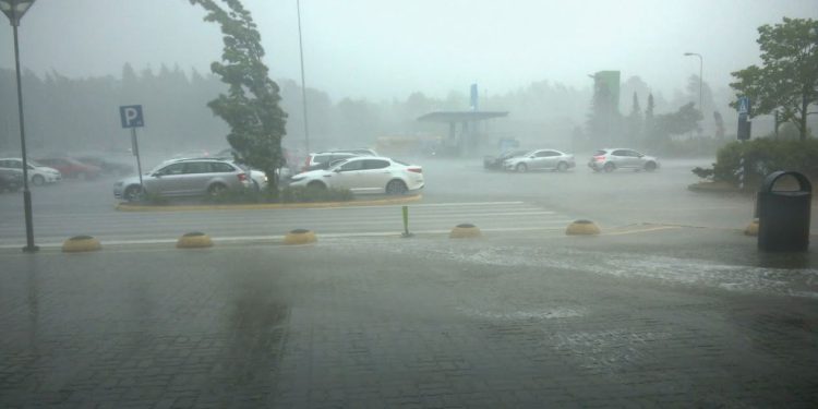 الطقس اليوم الجمعة 13-3-2026.. تقلبات جوية وأمطار ورياح مثيرة للرمال والأتربة