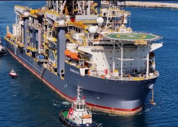 فالاريس دي إس 12 تصل إلى مصر إيذانًا بانطلاق حفر 4 آبار غاز جديدة بالبحر المتوسط