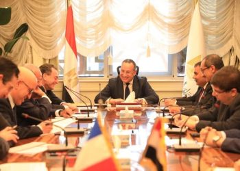 وزير التعليم العالي والسفير الفرنسي يبحثان تطورات إنشاء الحرم الجامعي الجديد للجامعة الفرنسية