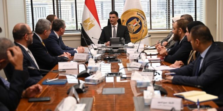 وزير الصناعة يبحث مع شركة دراسكيم للكيماويات المتخصصة مشروع إنشاء أول مصنع لإنتاج سيانيد الصوديوم في مصر