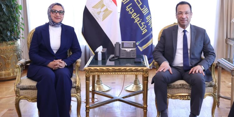 وزير الاتصالات ومحافظ الوادي الجديد يبحثان توسيع الخدمات الرقمية وتحسين شبكات الاتصالات بالمحافظة