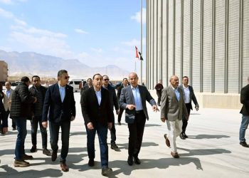 رئيس الوزراء يتفقد صومعة عتاقة بالسويس للاطمئنان على كفاءة منظومة تخزين القمح