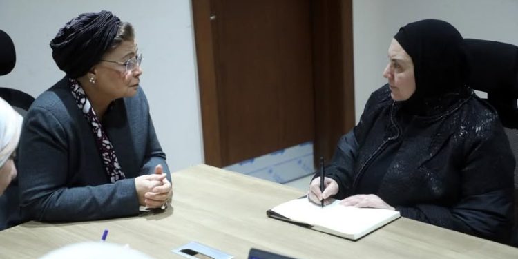 نائب وزير الصحة تبحث مع مساعد وزير الأوقاف تعزيز التعاون لدمج الرسائل السكانية والصحية في الخطاب الديني