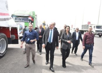 وزير التموين: 130 طنًا من المساعدات الإنسانية يتم نقلها عبر 22 شاحنة لدعم الأشقاء الفلسطينيين