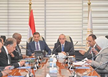 وزيرا الاستثمار والزراعة يعقدان اجتماعًا لبحث اليات تعزيز التواجد الاستثماري والتجاري المصري