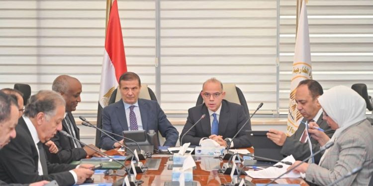 وزيرا الاستثمار والزراعة يعقدان اجتماعًا لبحث اليات تعزيز التواجد الاستثماري والتجاري المصري