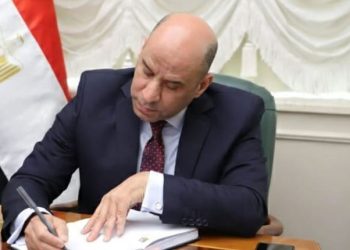 وزير العمل يعتمد صرف 343.9 مليون جنيه منحة عيد الفطر للعمالة غير المنتظمة