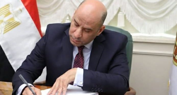 وزير العمل يعتمد صرف 343.9 مليون جنيه منحة عيد الفطر للعمالة غير المنتظمة