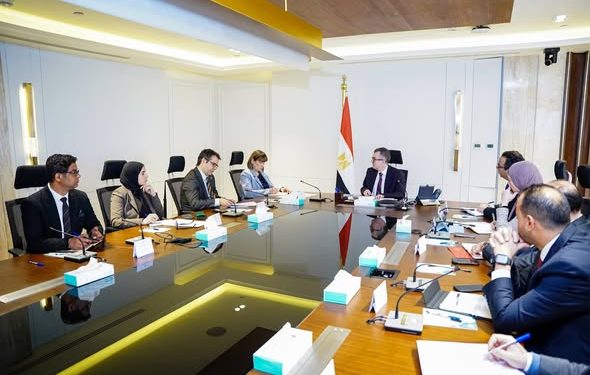 وزير التخطيط يبحث مع المنسق المقيم للأمم المتحدة تعزيز مسارات التنمية المستدامة ورفع كفاءة الاستثمار العام