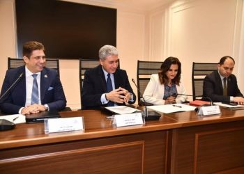 وزير السياحة والآثار يشارك في اجتماع لجنة السياحة والطيران بمجلس النواب