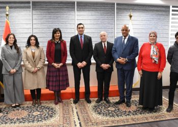 وزير الشباب والرياضة يلتقي السفيرة نبيلة مكرم لاستعراض نتائج المرحلة الأولى من مراكز السلامة النفسية والاستعداد للمرحلة الثانية