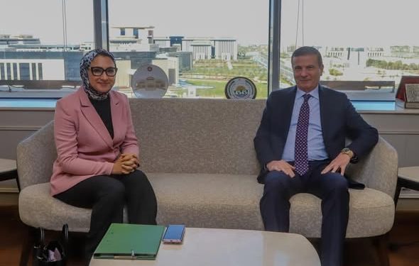 وزير الزراعة ومحافظ الوادي الجديد يبحثان تعزيز التنمية الزراعية والتوسع في المحاصيل الاستراتيجية