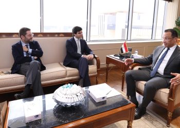 وزير الاتصالات يبحث مع جامعة IE الإسبانية تأهيل الشباب المصري في تخصصات التكنولوجيا المتقدمة