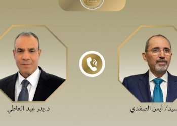 وزير الخارجية يبحث هاتفياً مع نظيره الأردني تداعيات التصعيد العسكري الراهن في المنطقة