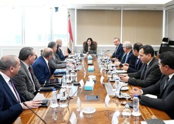 وزيرة الإسكان تتابع جهود توطين صناعة المهمات المستخدمة في مشروعات مياه الشرب ومعالجة الصرف الصحي