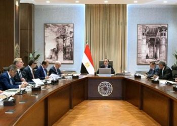 رئيس الوزراء يترأس اجتماع لجنة إدارة الأزمات المركزية